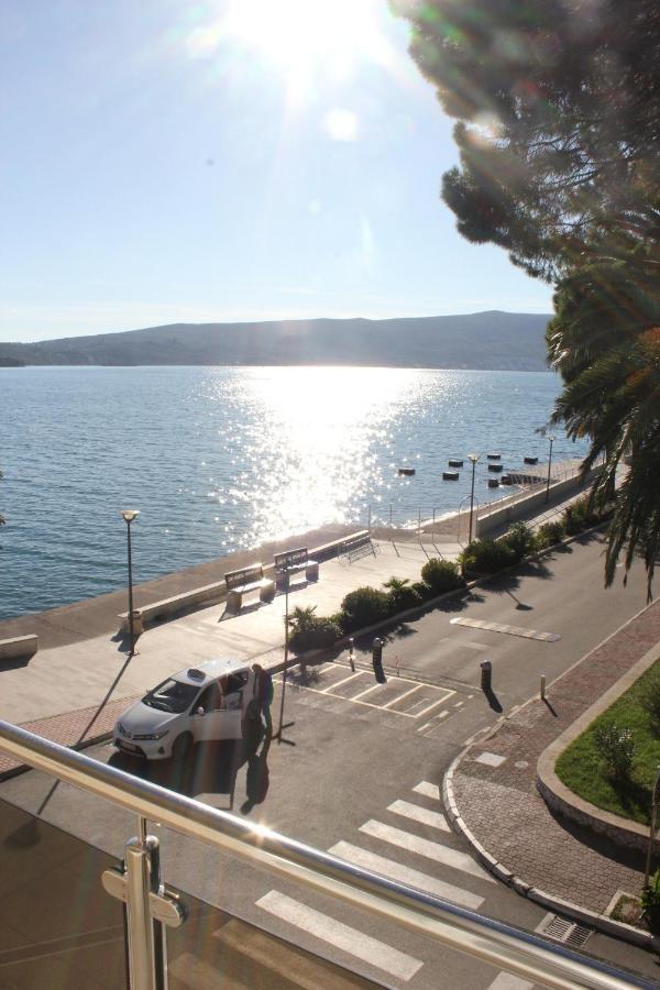 Chic Apartment In The City Center By The Sea Тиват Экстерьер фото