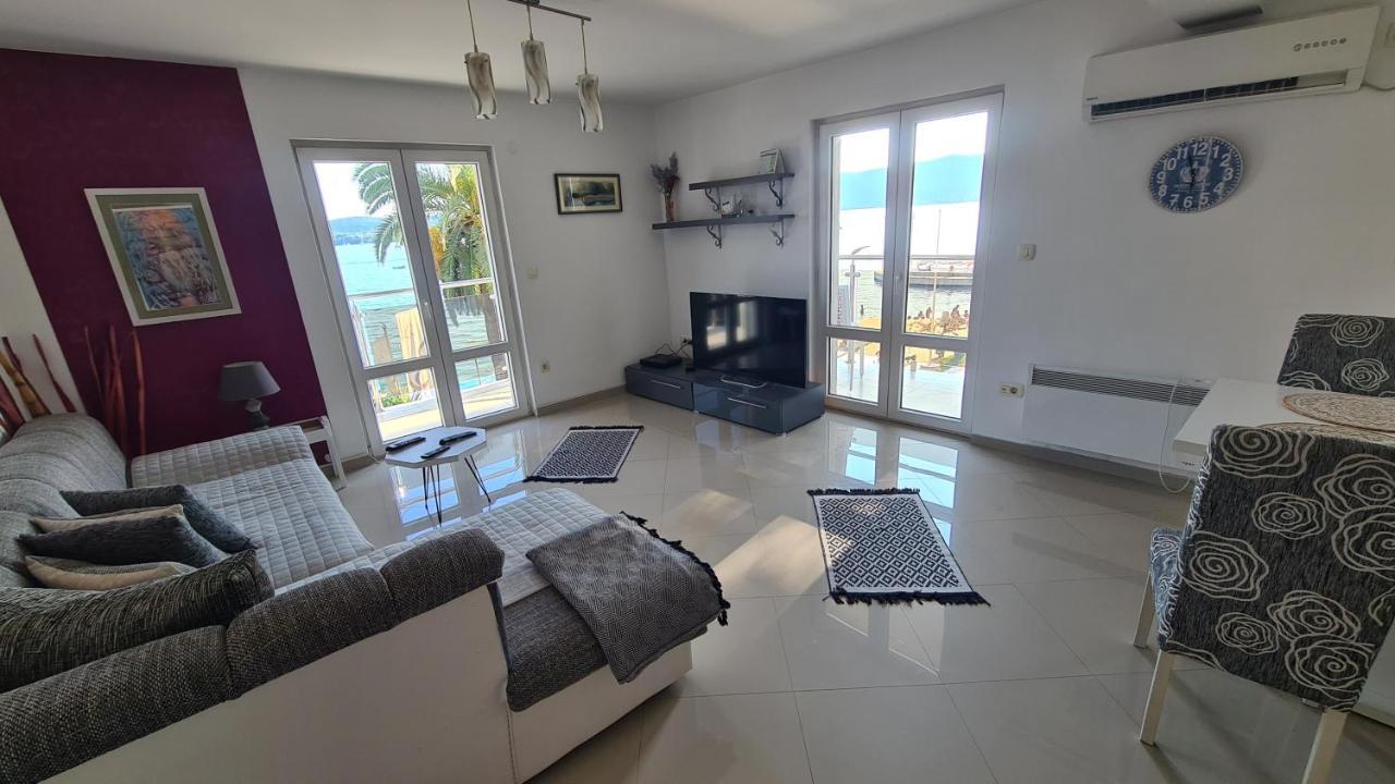 Chic Apartment In The City Center By The Sea Тиват Экстерьер фото