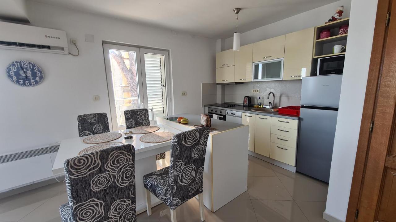 Chic Apartment In The City Center By The Sea Тиват Экстерьер фото