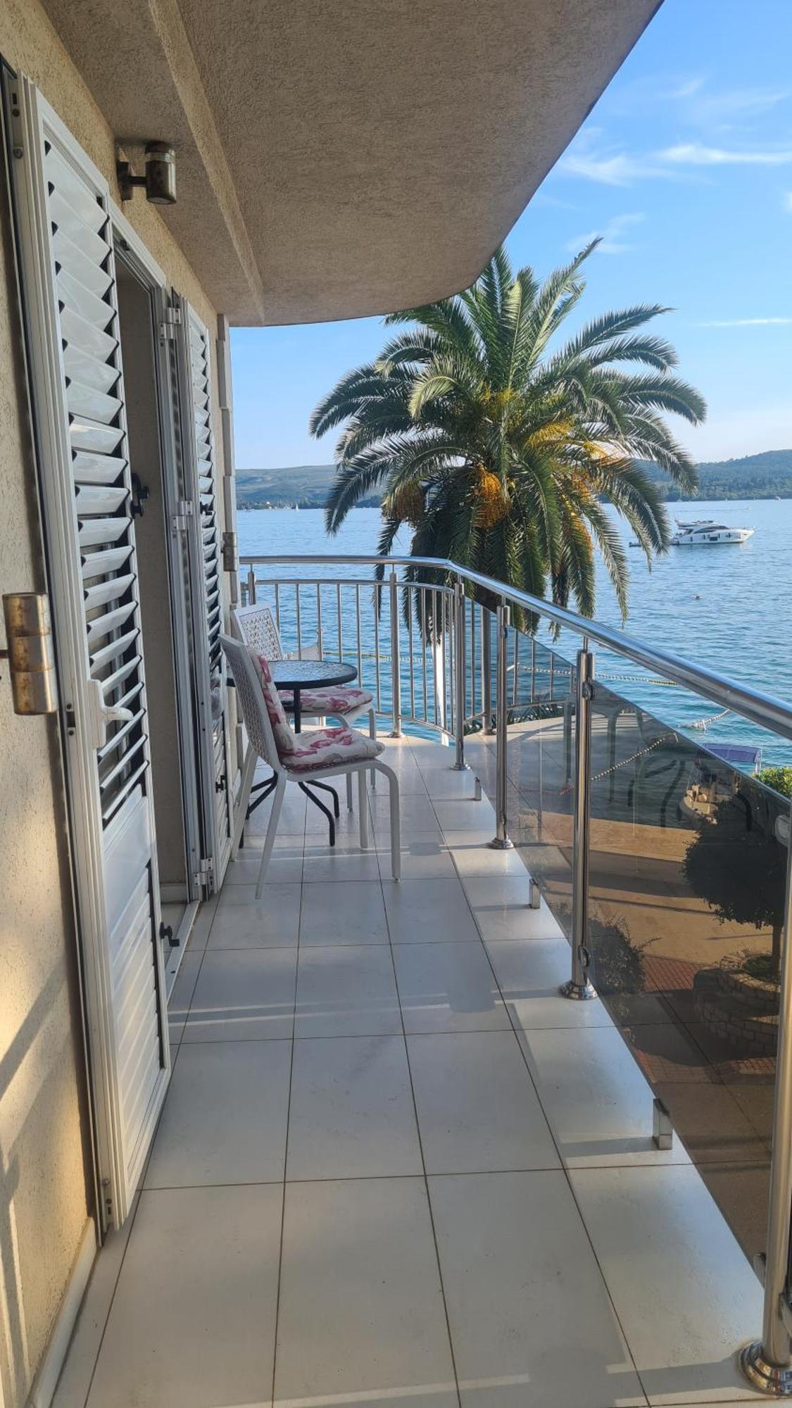 Chic Apartment In The City Center By The Sea Тиват Экстерьер фото